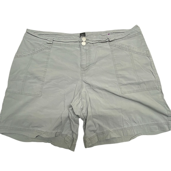 * Lane Bryant size 18 light weight shorts gray color deep front pockets - Picture 1 of 6